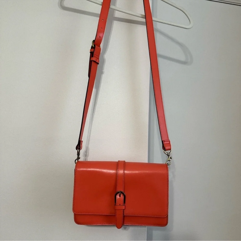 Patricia Nash Coral Beautiful Leather Crossbody Bag.
Patricia Nash. - Picture 6 of 7